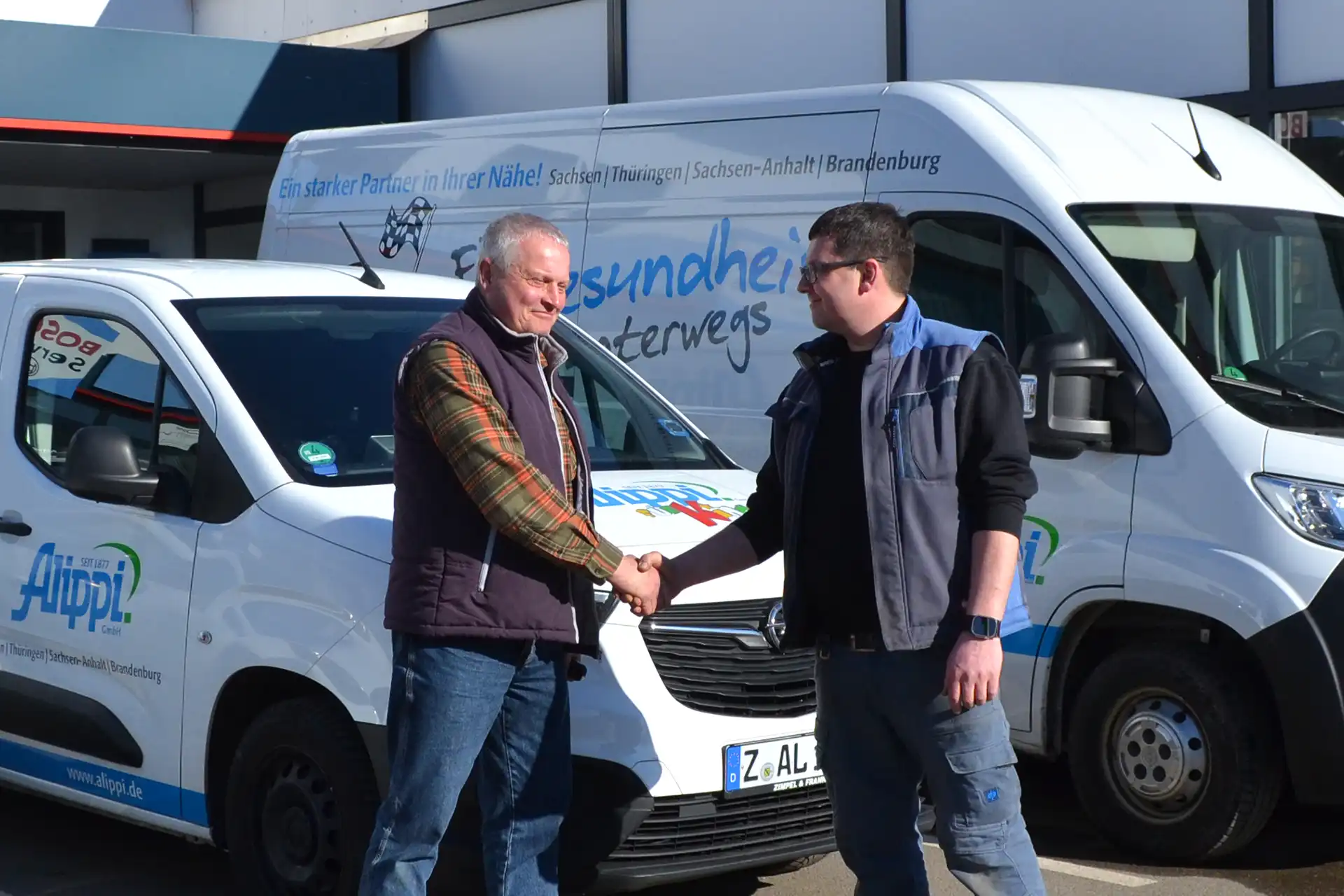 fuhrparkmanagement-flottenservice-alippi-aus-einer-hand-wartung-reparatur-doerfelt-die-werkstatt-ablauf Fuhrparkmanagement Zwickau, Flottenservice Zwickau, Fahrzeugwartung, Fahrzeugreparatur, Flottenmanagement aus einer Hand, Übergabe, zufriedener Kunde