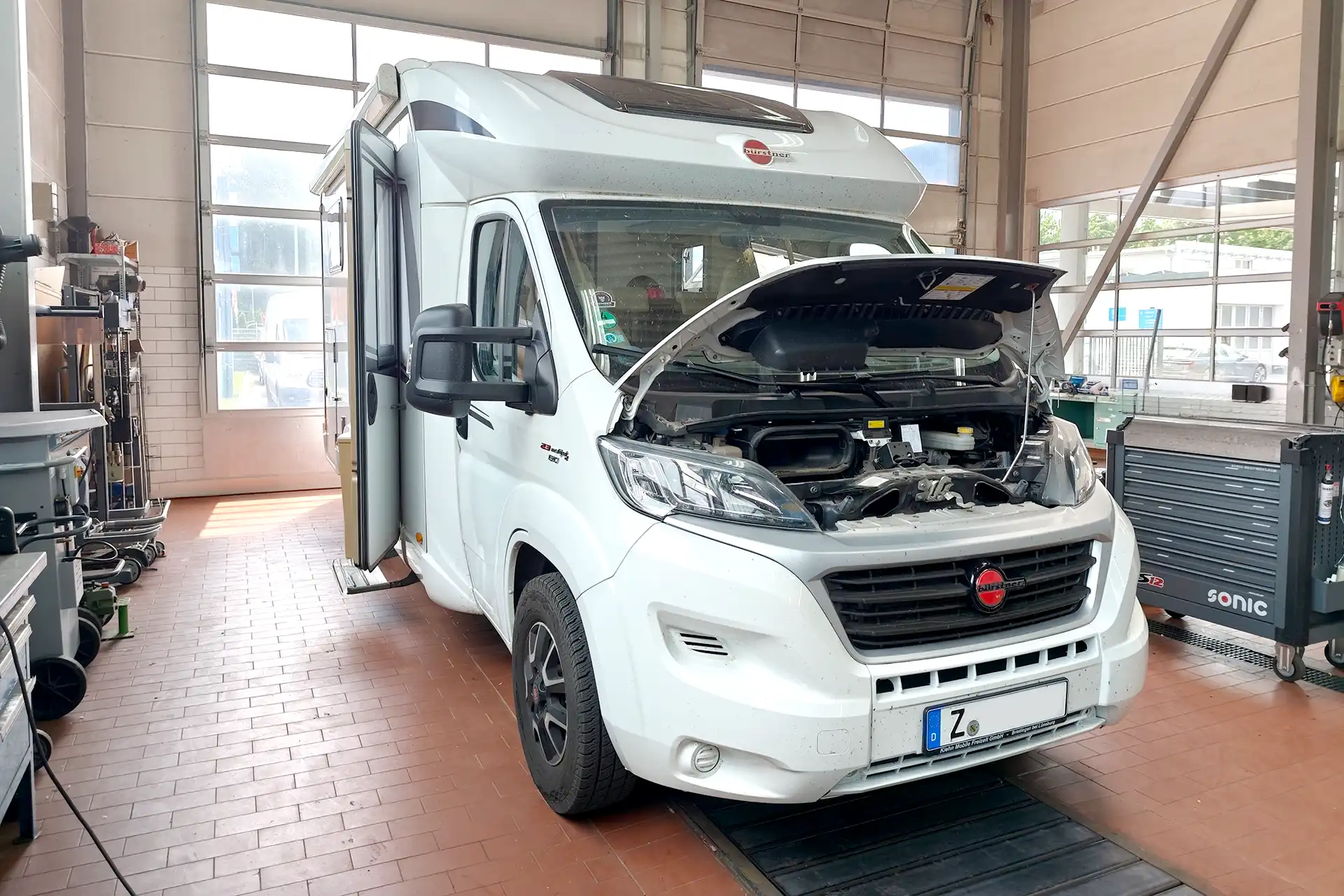Reparatur und Service für Wohnmobil und Wohnwagen mit Hauptuntersuchung bei DÖRFELT - DIE WERKSTATT in Zwickau professionelle Fahrzeugwartung technische Prüfungen Fehlerdiagnose und Instandsetzung für Reisemobile und Caravans zuverlässiger Werkstattservice für Sicherheit Komfort und unbeschwerte Urlaubsfahrten